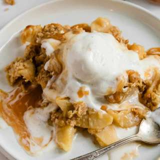 Apple Crisp with Oatmeal Topping
