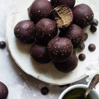 Vegan No-Bake Energy Protein Balls With Matcha