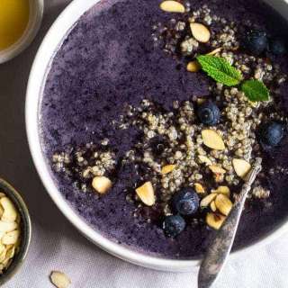 Blueberry Almond Breakfast Quinoa Smoothie Bowl