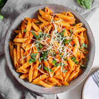 Tomato Basil Pasta (Quick and Easy)