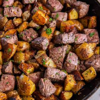 Garlic Steak Bites and Potatoes
