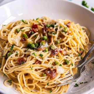 Easy Pasta with Peas and Bacon