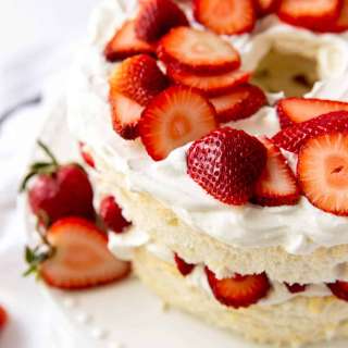 Angel Food Cake with Strawberries & Cream