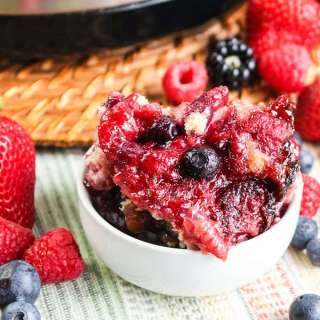 Slow Cooker Berry Cobbler