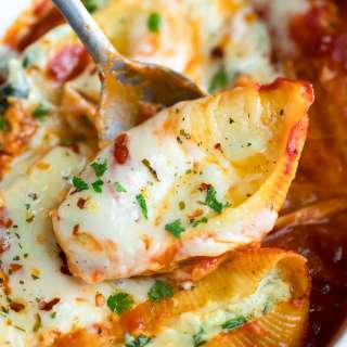 Cheesy Spinach Stuffed Shells