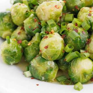 Steamed Lemon Garlic Brussels Sprouts
