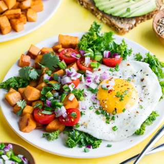 Breakfast Salad with Fried Eggs and Sweet Potato