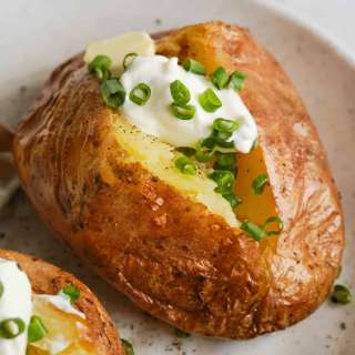 How To Bake a Potato In The Oven