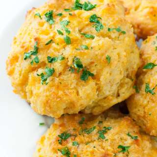 Red Lobster Copycat Cheesy Cheddar Bay Biscuits