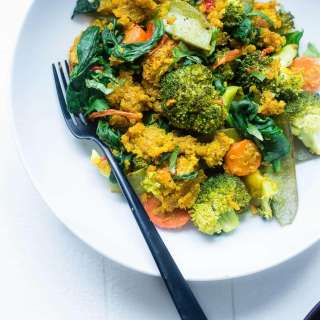 Slow-Cooker Turmeric Vegetable Quinoa