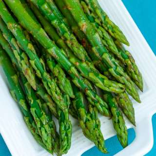 Easy Blanched Asparagus with Cayenne, Lemon, and Garlic