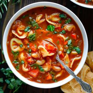 Italian Tomato and Spinach Tortellini Soup