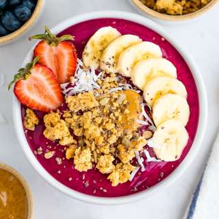 Dragon Fruit Smoothie Bowl