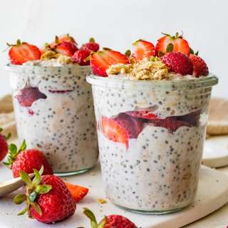 Strawberry Cheesecake Overnight Oats
