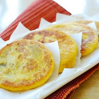 Hobak hotteok (Pumpkin stuffed Korean pancake)