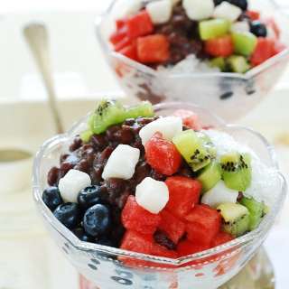Patbingsu (Shaved Ice with Sweet Red Beans)