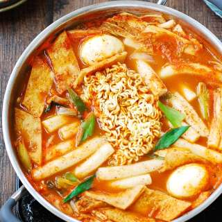Soupy Tteokbokki (Spicy Braised Rice Cake)