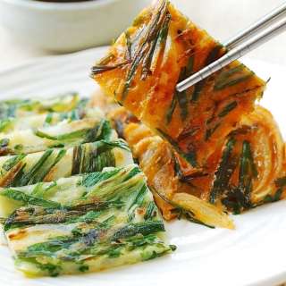 Buchjeon (Garlic Chive Pancakes)