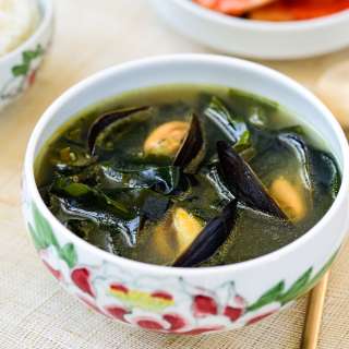 Honghap Miyeokguk (Seaweed Soup with Mussels)
