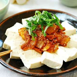 Dubu Kimchi (Tofu with Stir-fried Kimchi and Pork)