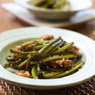 Maneuljjong Bokkeum (Stir-fried Garlic Scapes)