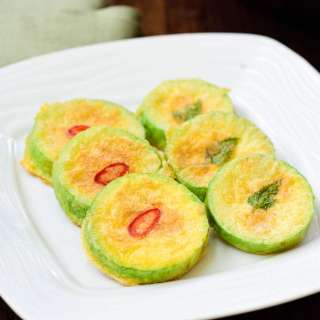 Hobak jeon (pan-fried zucchinis in egg batter)