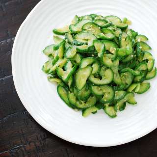 Stir-fried Cucumbers (Oi Bokkeum)