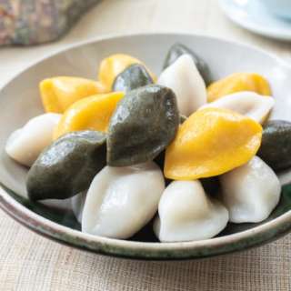 Songpyeon (half-moon shaped rice cakes)