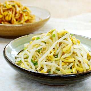 Kongnamul muchim (soybean sprout side dish)