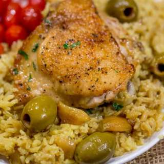 Spanish Olives Chicken and Rice (One Pan!)