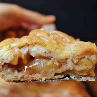 Apple Slab Pie with Spiced Glaze