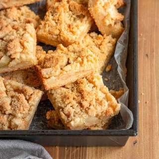 Apple Crumb Bars