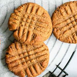 Flourless Peanut Butter Cookies (4 Ingredients Total!)