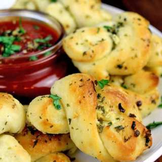 Pizzeria Garlic Knots & Sauce