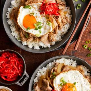 Gyudon (Japanese Beef Rice Bowl)