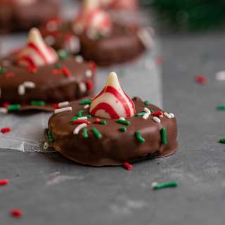 No-Bake Peppermint Oreo Blossoms