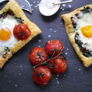Spinach, Cheddar and Egg Breakfast Tarts