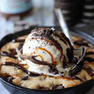 Brown Butter Chocolate Chip Cookie Skillet ("Pizookie")