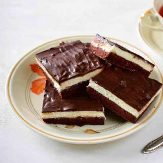 Míša Řezy – Czech White & Black Sheet Cake