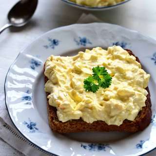 Easy Egg Salad Recipe with Yogurt