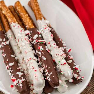 Peppermint Bark Pretzels