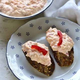 Red Pepper Cream Cheese Spread – Czech Budapešťská pomazánka