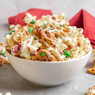 Christmas Popcorn Crunch