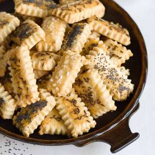 Easy Biscuits with Shredded Cheese
