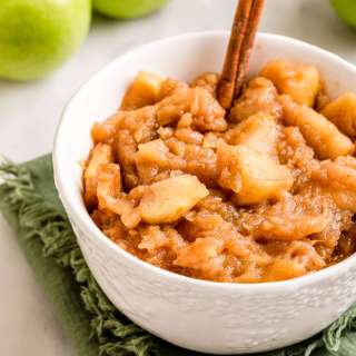Chunky Cinnamon Applesauce