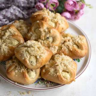 Czech Tied Kolache (Vázané koláče, Šátečky)