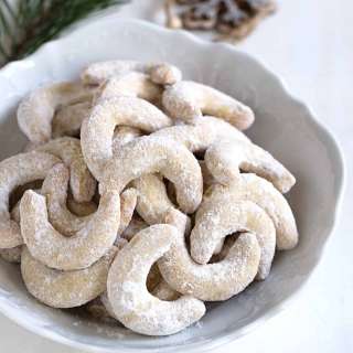 Vanilla Crescent Cookies – Czech Vanilkové rohlíčky