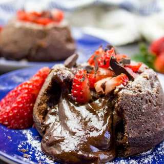 Chocolate Molten Lava Cakes (5 Ingredients, 1 Bowl!)