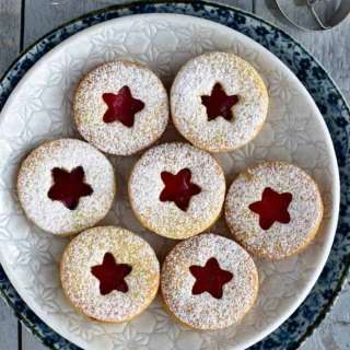 Linecké cukroví – Czech Linzer Cookies