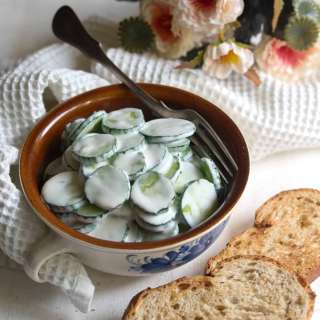 Creamy Cucumber Salad with Garlic